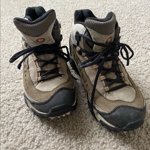 Women’s hiking boots